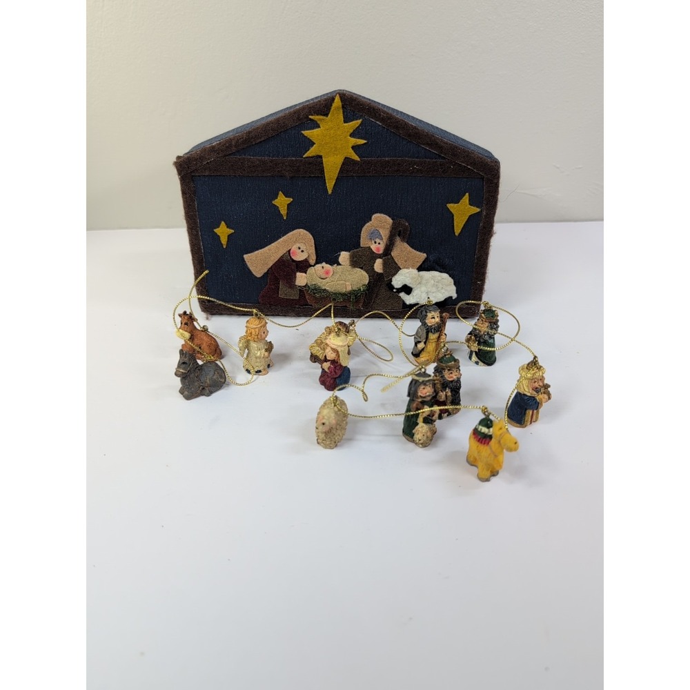 Vintage Nativity Scene Felt Box With Figurine Garland‎